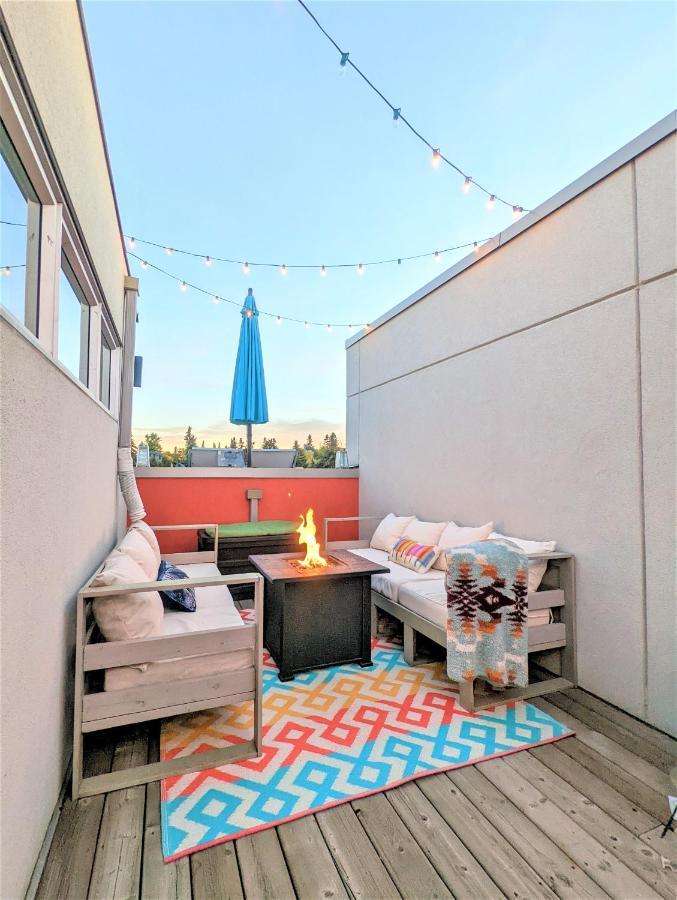 Monki Di Executive Suites - Glas - Luxury Inner City Home 3 Min To Downtown W Private Rooftop Patio Fireplace YYC Eksteriør billede