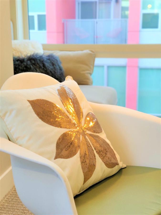 Monki Di Executive Suites - Glas - Luxury Inner City Home 3 Min To Downtown W Private Rooftop Patio Fireplace YYC Eksteriør billede