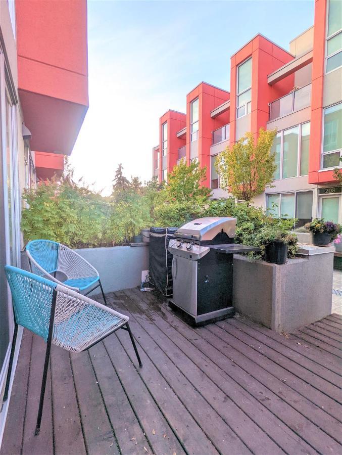 Monki Di Executive Suites - Glas - Luxury Inner City Home 3 Min To Downtown W Private Rooftop Patio Fireplace YYC Eksteriør billede